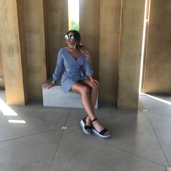 Meet Your Posher Sara! - Picture 1 of 4